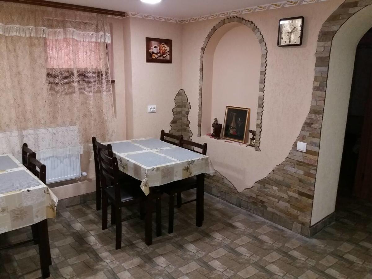 Guest House Zhanna Berehove  Ngoại thất bức ảnh